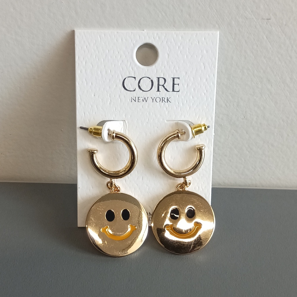 2/$15 + $4.99 Shippinjg | Gold Tone Smiley Face Pierced Earrings Costume Jewelry